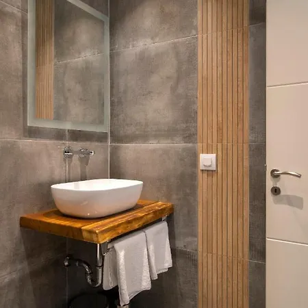 Corina Studios-apartments Náusza