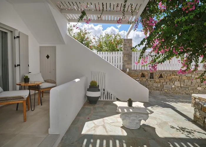 Corina Studios-apartments Nausa