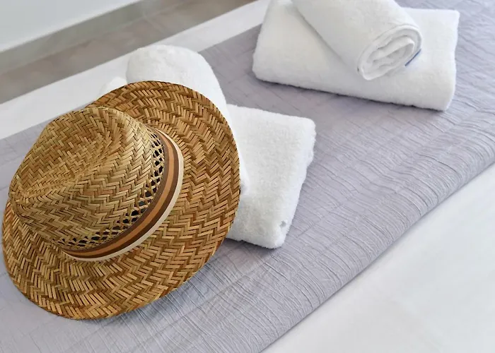 Corina Studios-apartments * Nausa