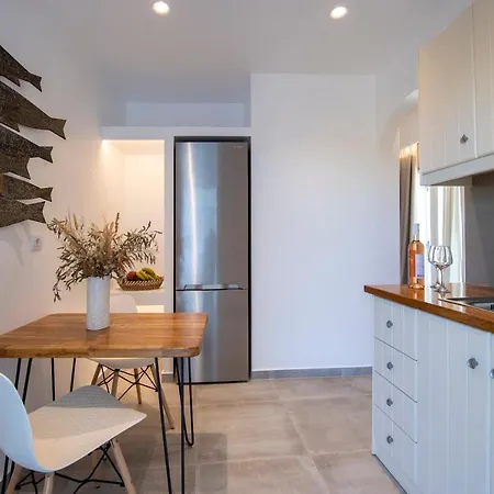 アパート Corina Studios-apartments