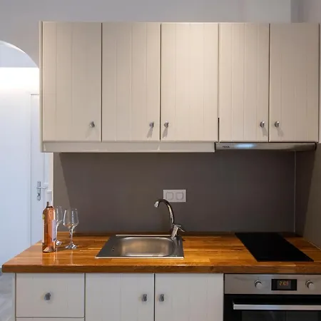 Corina Studios-apartments Nausa