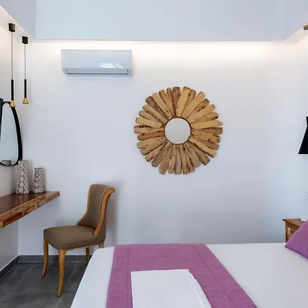 Corina Studios-apartments ナウサ