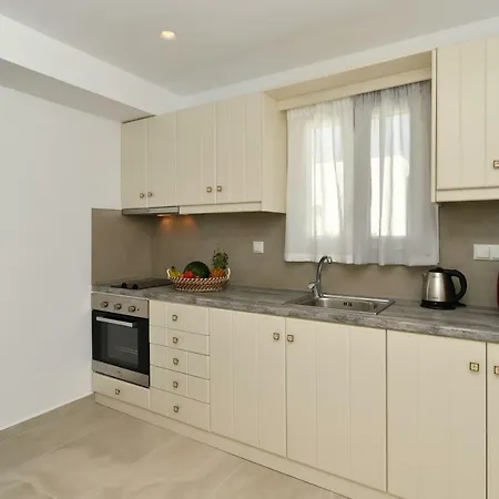 Corina Studios-apartments *