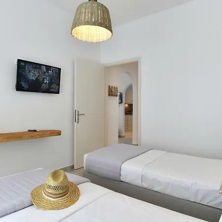 Corina Studios-apartments * ナウサ