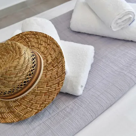 Corina Studios-apartments * ナウサ