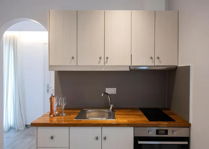 Corina Studios-apartments Naousa